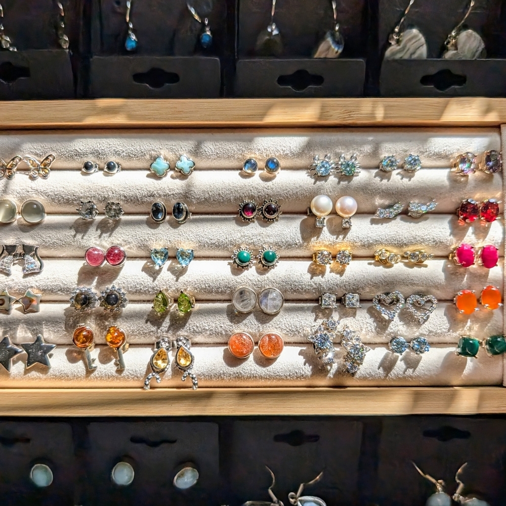 Earrings LIVE LISTING - Picture 4 of 10